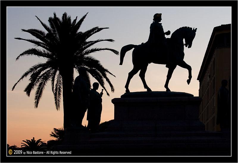 Corsica-Aiaccio-591-Large.jpg - Ajaccio - Ajacciu "Place De Gaulle: silhouette"