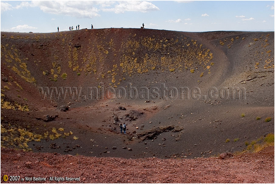 Vulcano Etna - Etna Volcan 14 Trekking sui crateri Silvestri