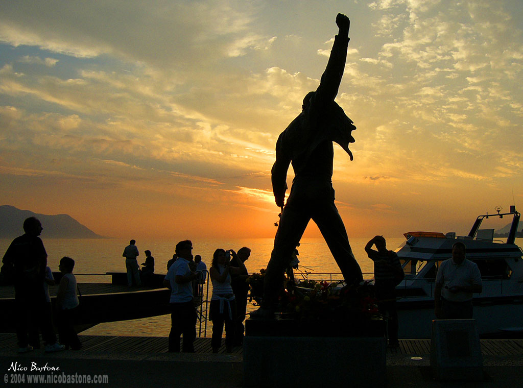Montreux Freddie Mercury statue Wallpaper 1024x768 - Copyright by Nico Bastone. All Rights Reserved