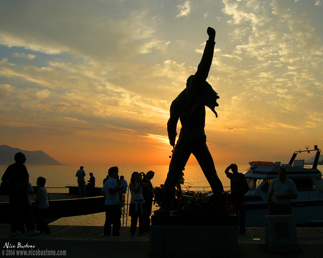Montreux Freddie Mercury statue Wallpaper 1280 x 1024 - Copyright by Nico Bastone. All Rights Reserved