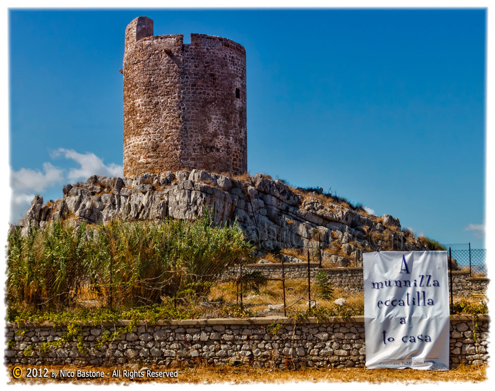 Isola delle Femmine PA "Torre di Terra. Comitato tuteliamo Isola: A munnizza eccatilla a to casa"