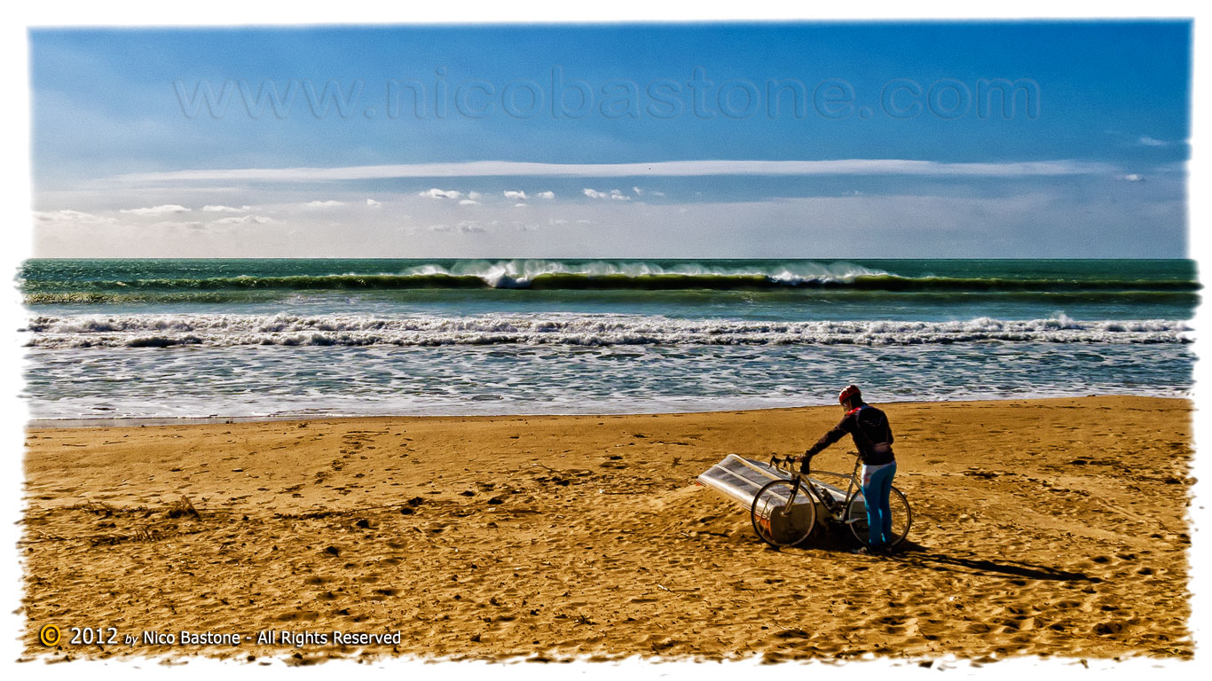 Menfi AG "Lido Fiori. Ciclista in spiaggia - Cysclist on the beach" 01