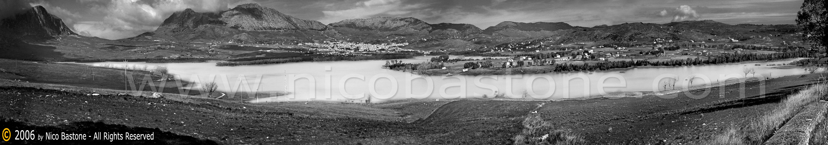 Panorama del lago di Piana degli Albanesi - A large view of the lake of Piana degli Albanesi, Palermo, Sicily Island, Italy