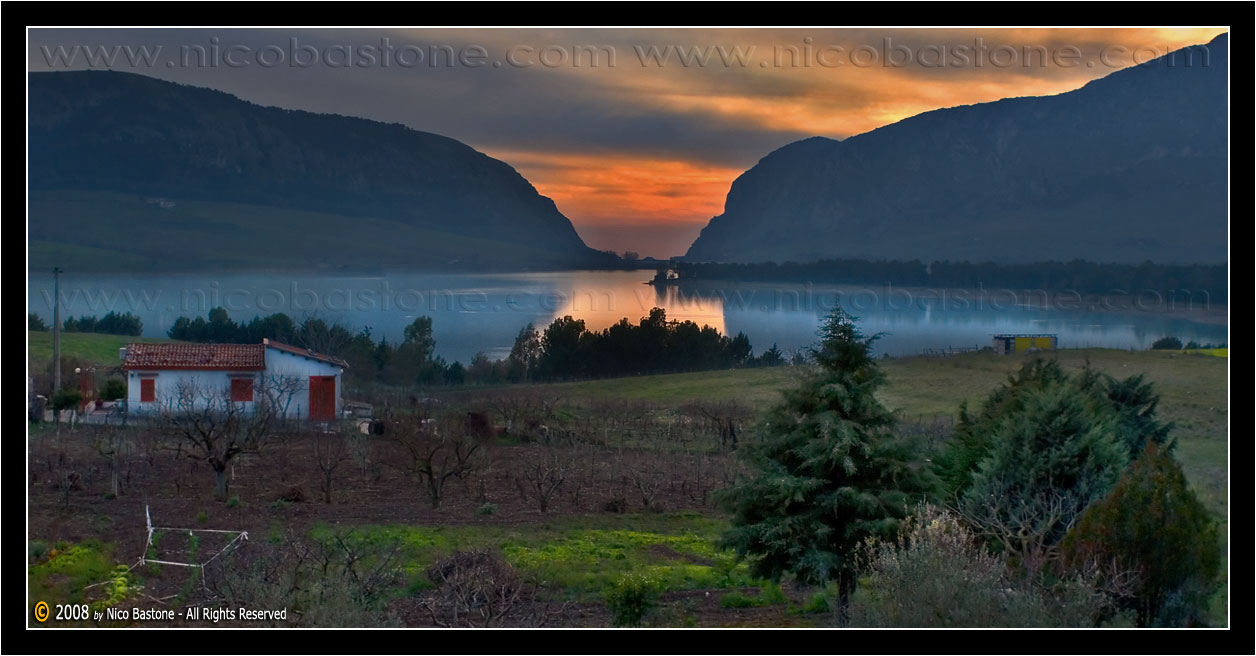 Piana degli Albanesi PA "Tramonto sul lago-Sunset on the lake"