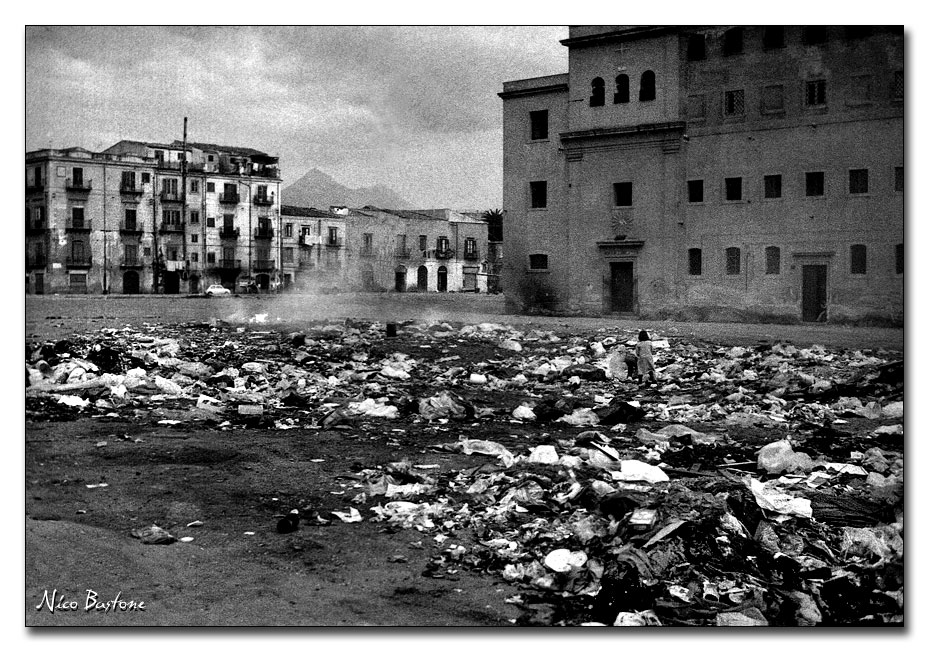 PALERMO: "Piazza Magione" - "Magione Square"