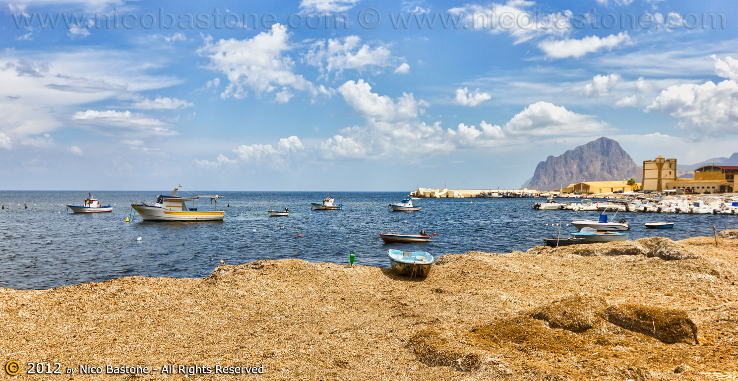 Valderice TP "Tonnara di Bonagia - Alghe e barche - Algae and boats"