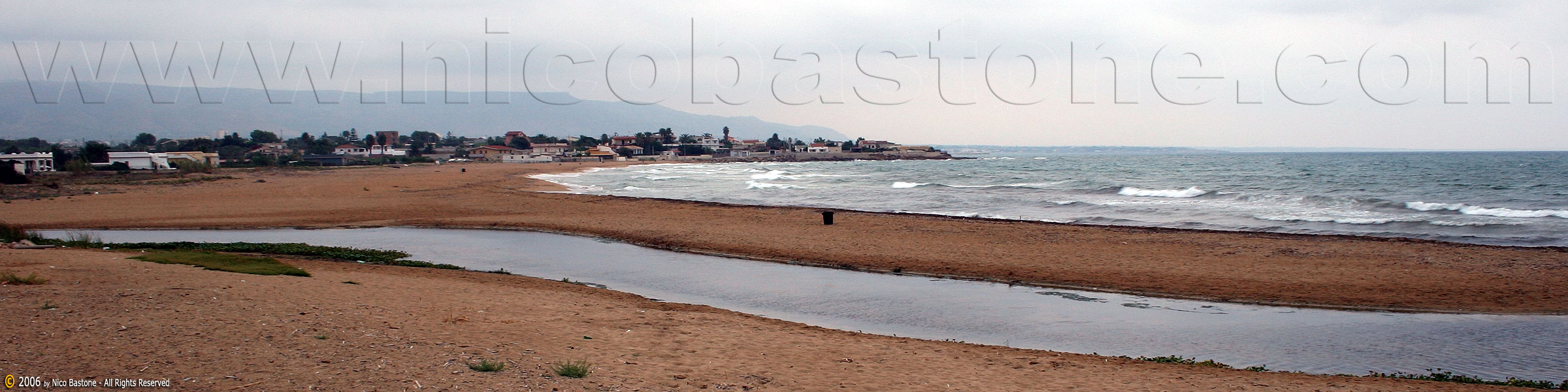 Cala Bernardo, Noto SR: foto panoramica - A large view of Cala Bernardo, Noto (Seascape) - Copyright 2006 by Nico Bastone - All Rights Reserved